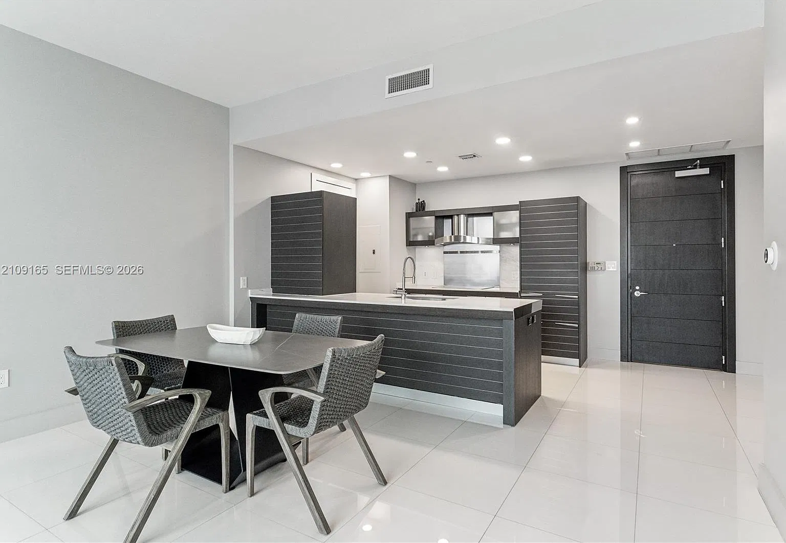 Epic West Condo — Photo 3