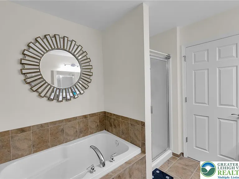 991 King Way — Photo 33