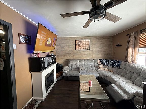 5th image of 819 Lee St