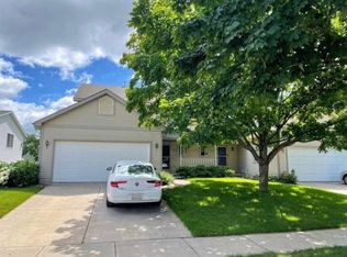 1507 Glacier Hill Dr, Madison, WI 53704