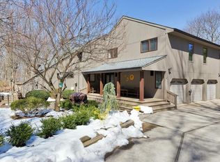 183 Beacon Hill Rd, Morganville, NJ 07751