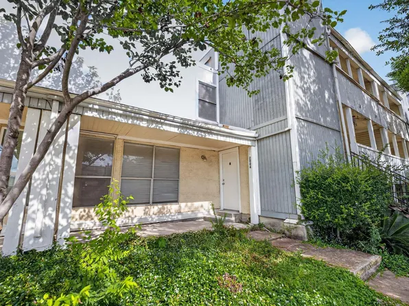 781 Country Place Dr APT 2004, Houston, TX 77079