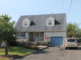 203 Pinewood Rd, Toms River, NJ 08753