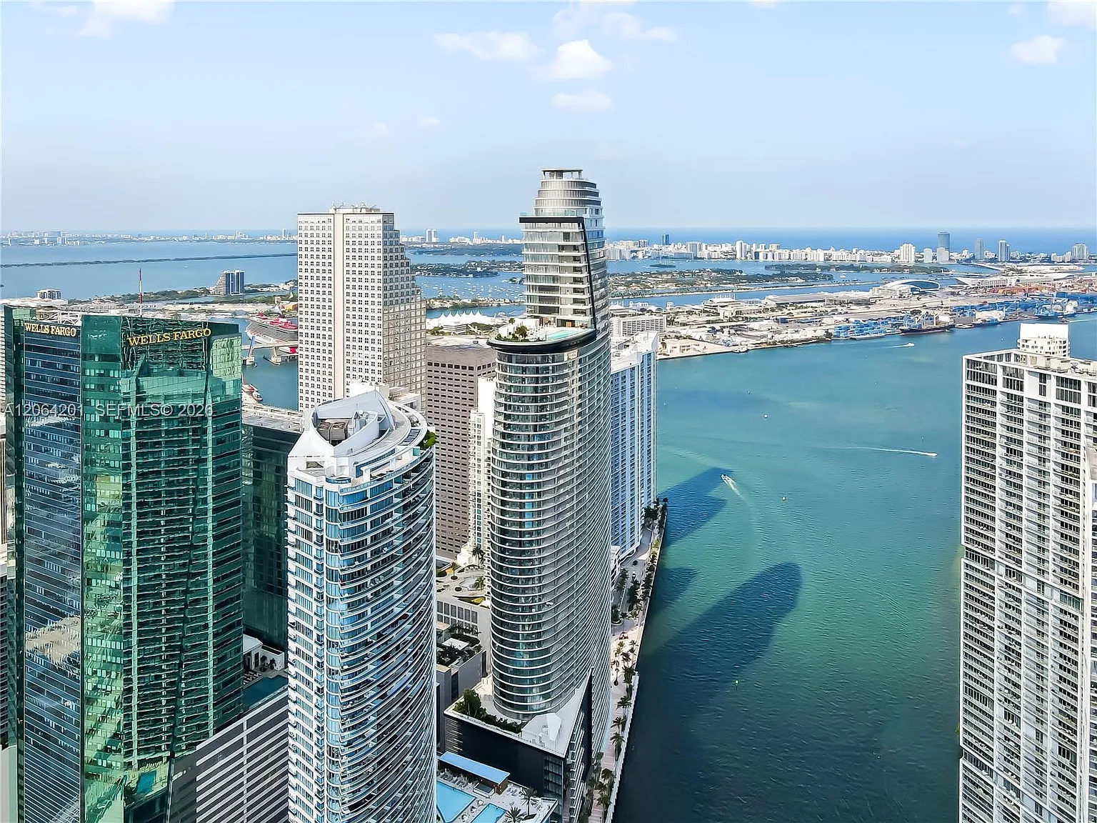 Aston Martin Residences — Photo 2