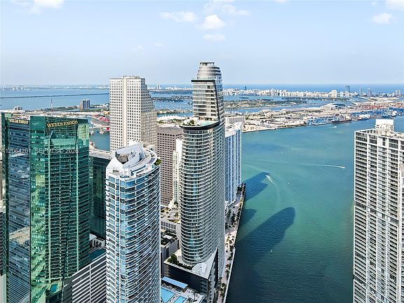 2nd image of 300 Biscayne Boulevard Way #1106E