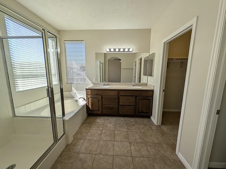 8743 N Franklin Dr — Photo 35