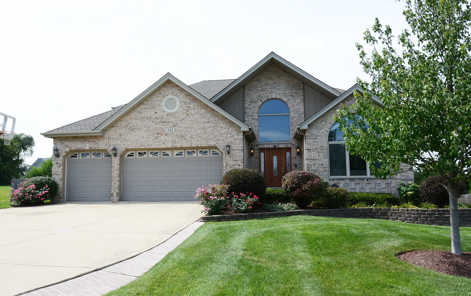 342 Skylark Dr photo 1