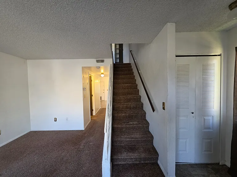 627 1/2 Highline Dr — Photo 5