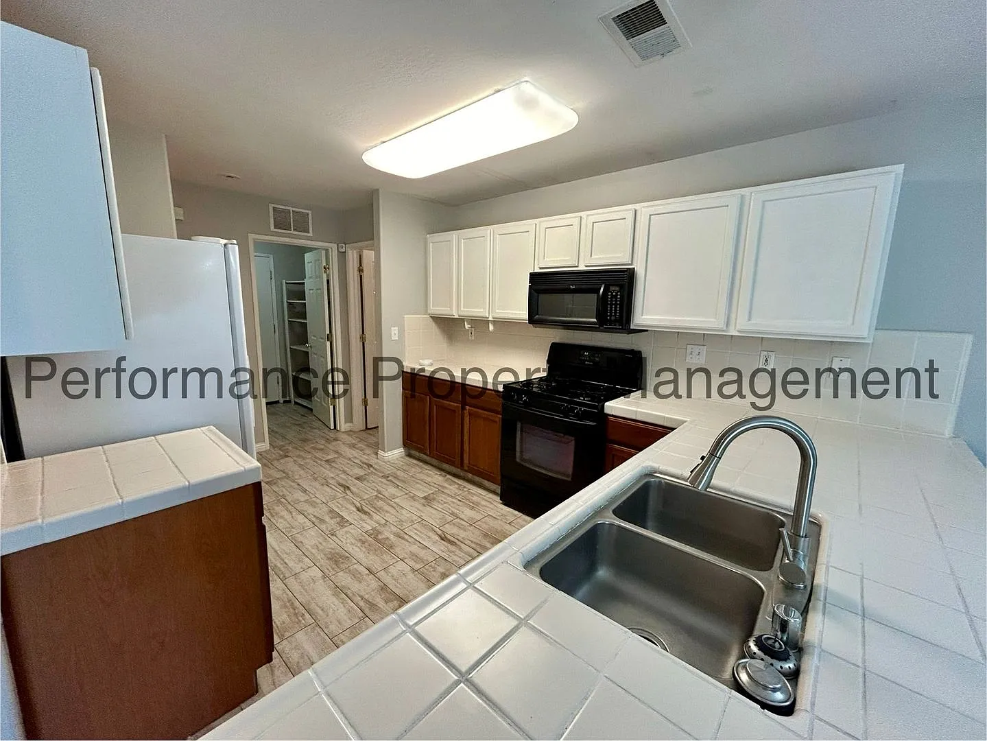 Charming 3 Bed/2 Bath + Office Home in NW Bakersfield with Solar, RBP & Deposit Alternative Option — Photo 4
