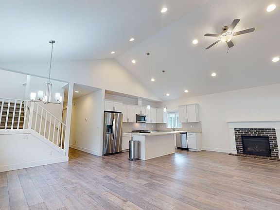 4th image of 90 E Cedarland Ln