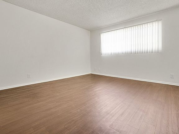5th image of 5207 Zelzah Ave APT 103