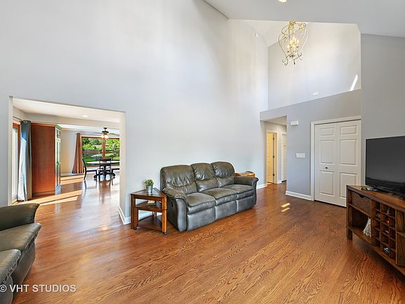 3rd image of 6173 Heritage Ln