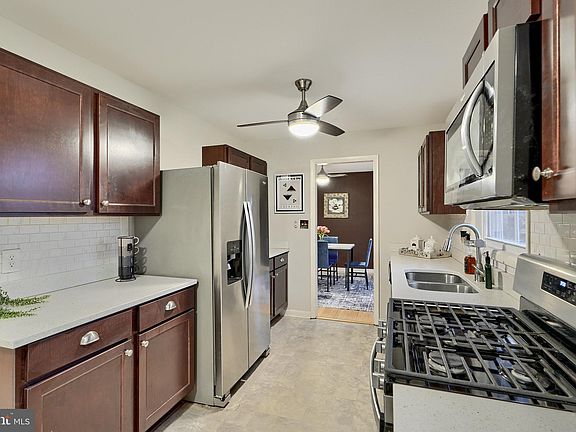 3rd image of 542 Williamsburg Ln