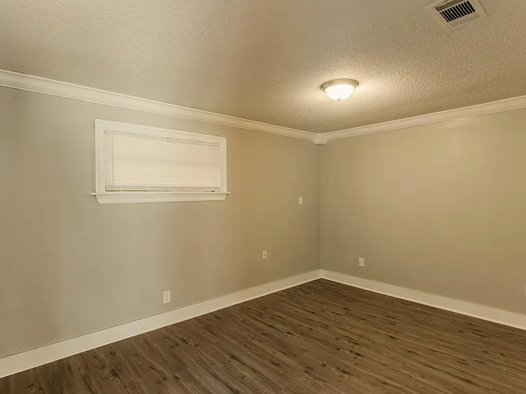 503 Armstrong Ave — Photo 8