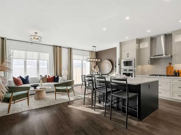 291 E Greenwich Dr NW, Calgary, AB T3B 6P1