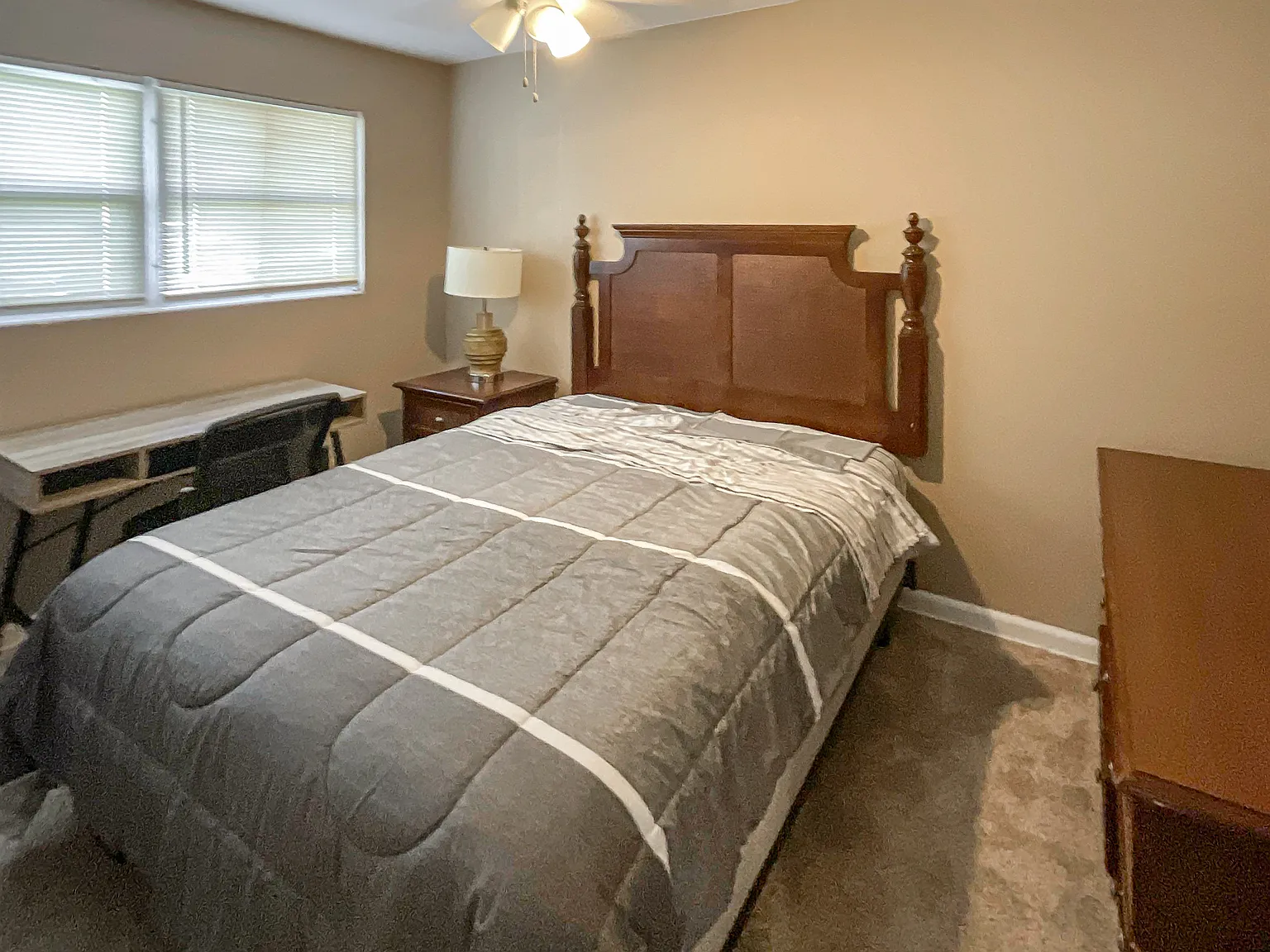 4 bed, 3.0 bath, 1554 sqft, $633 — Photo 1