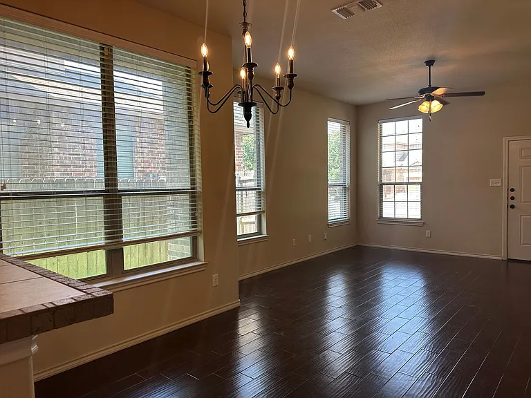 160 Creekside Villa Dr — Photo 6