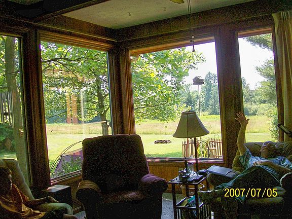 Large windows great view-fam r