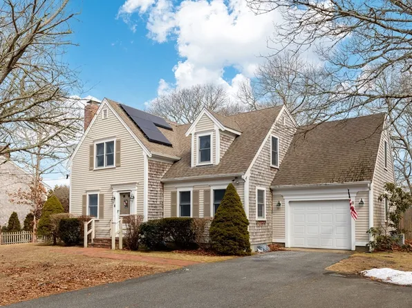 8 Gordon Ln, Yarmouth Port, MA 02675