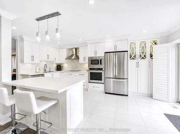 166 Richardson Cres, Bradford West Gwillimbury, ON L3Z 0N5