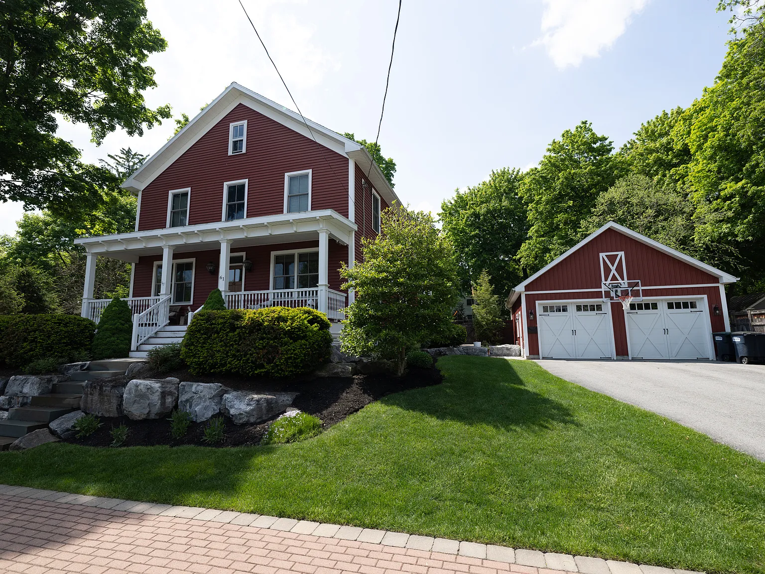 4 bed, 2600 sqft, $4,900 — Photo 1