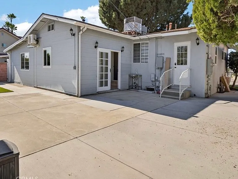8100 Bellaire Ave — Photo 16