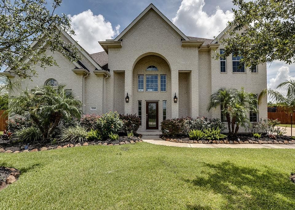 1st image of 2220 Lakeway Dr