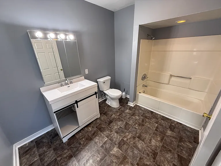 907 Pershing Ave — Photo 9