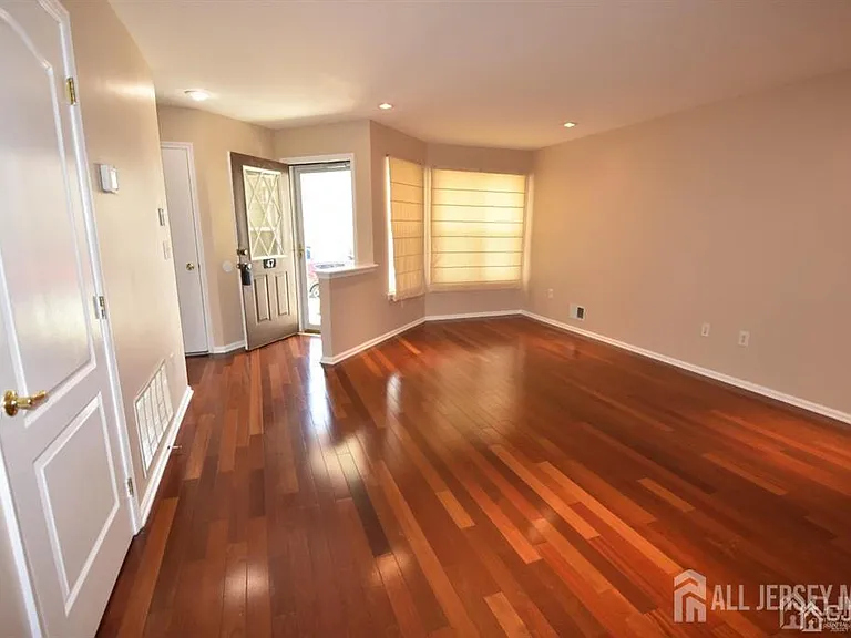 47 Jared Dr — Photo 2