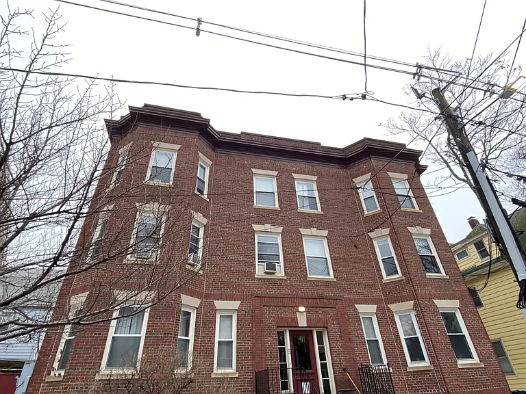 9 Fairfield St #1R — Photo 38