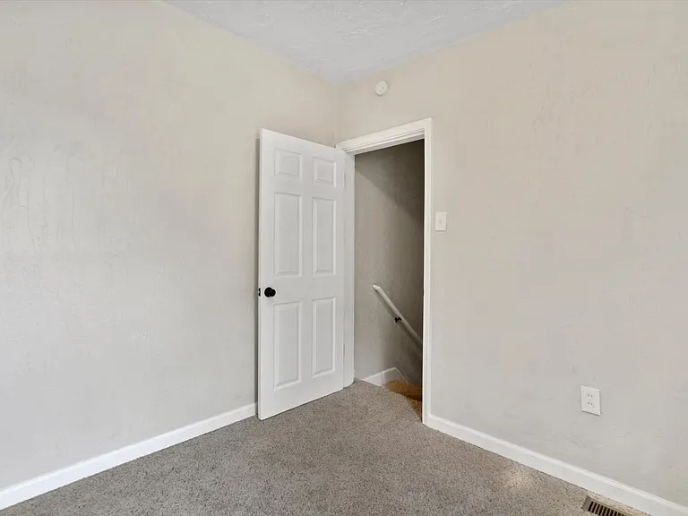 40 Laurel St — Photo 13