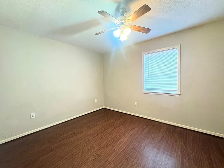 1009 Washington St — Photo 4