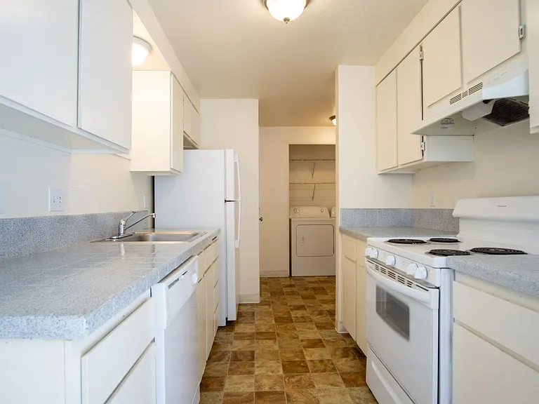 147A - Park Place Apartments — Photo 4