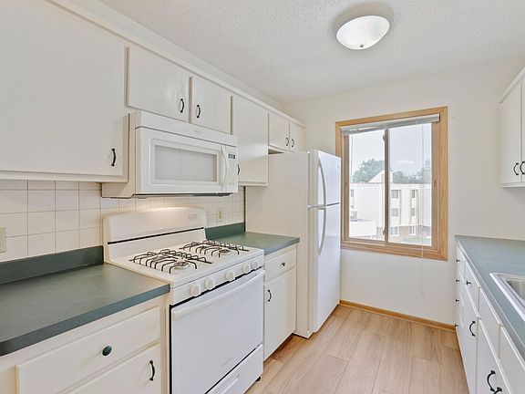3rd image of 10720 Rockford Rd APT 305