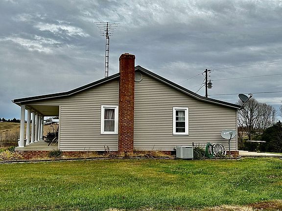 3rd image of 275 Farley Ln