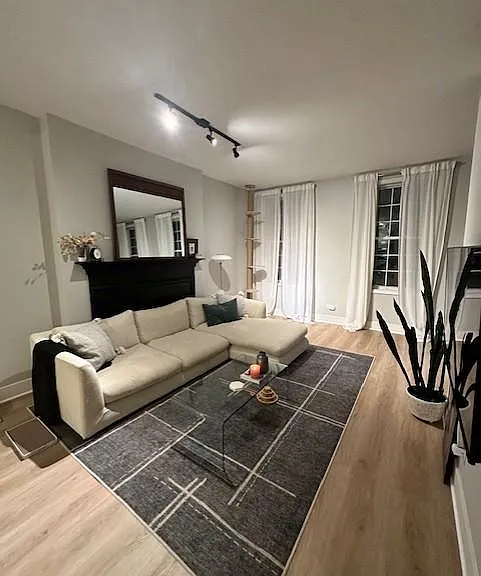 1822 W Augusta Blvd #2 — Photo 1