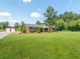 2670 Brook Cove Rd, Walnut Cove, NC 27052