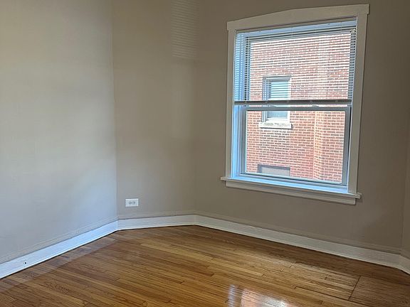2nd image of 4025-3 W Melrose St
