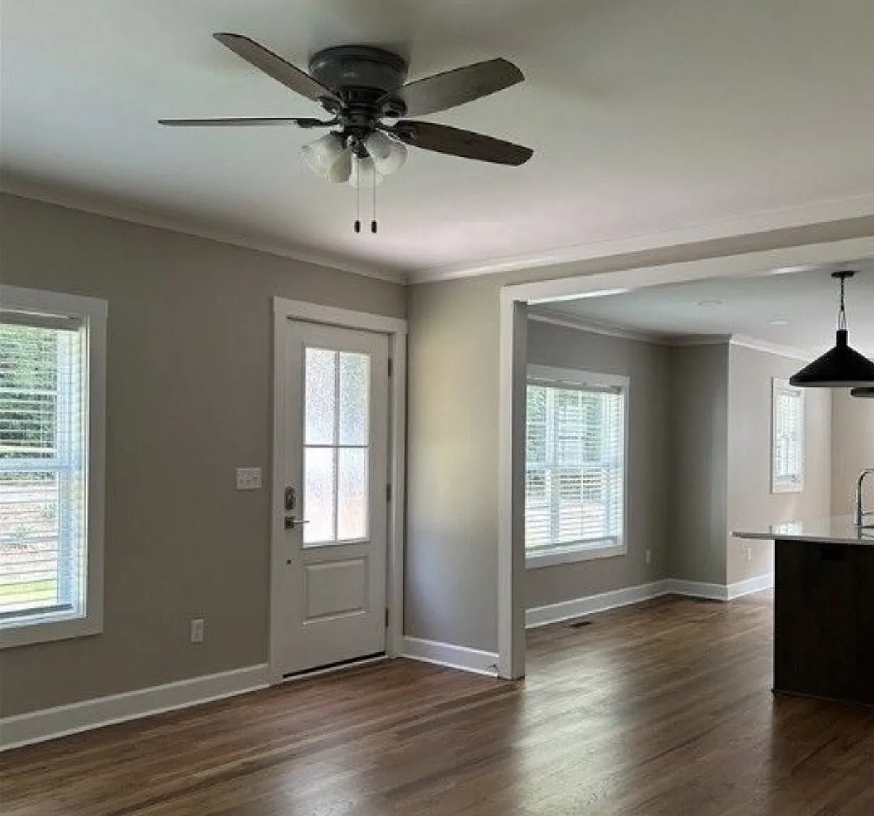 4 bed, 2.0 bath, 1500 sqft, $4,000 — Photo 4