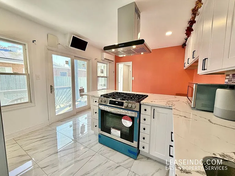 513 N St NW — Photo 14