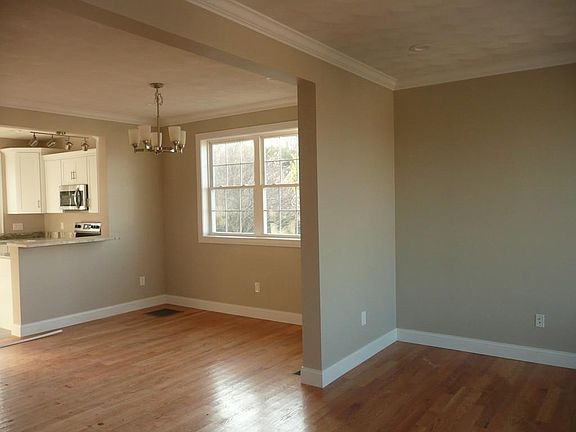 4th image of 229 Lincoln St #A