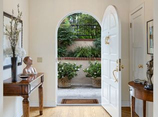 212 S Woodburn Dr, Los Angeles, CA 90049