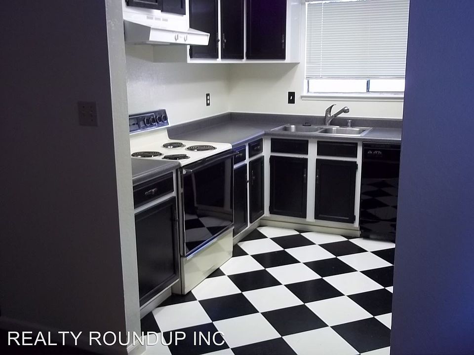 2nd image of 8903 La Haya Dr