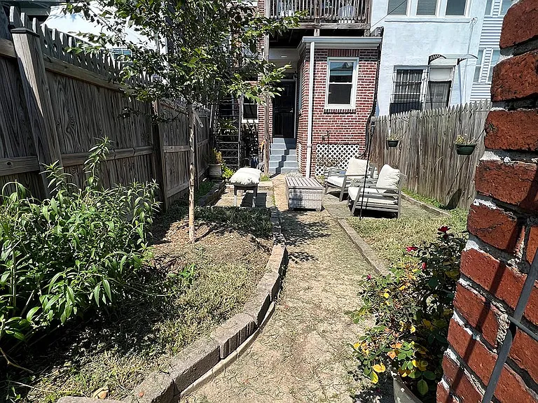 1124 Girard St NW #B — Photo 12