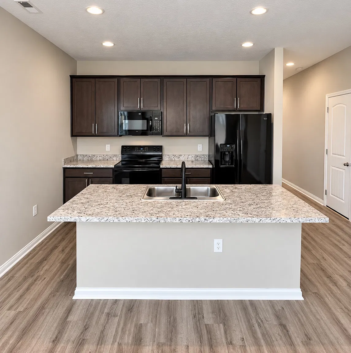 3 bed, 1362 sqft, $2,200 — Photo 3