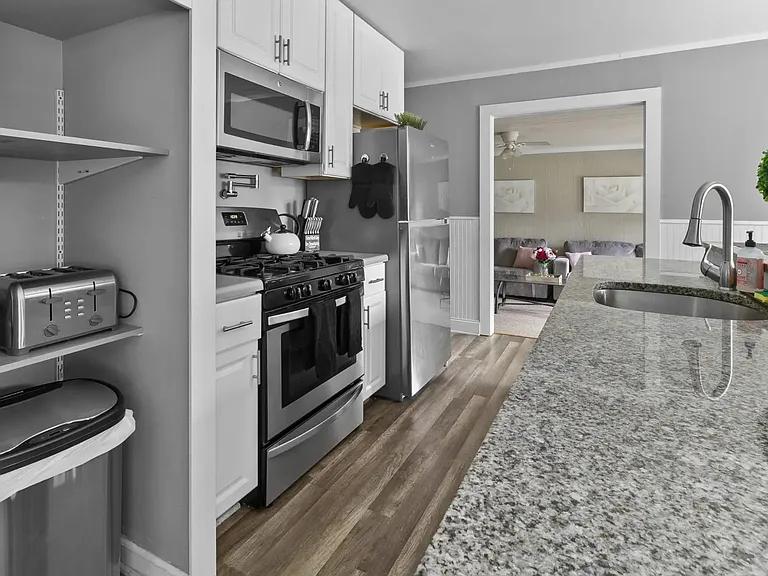 4 Hathorn St — Photo 3