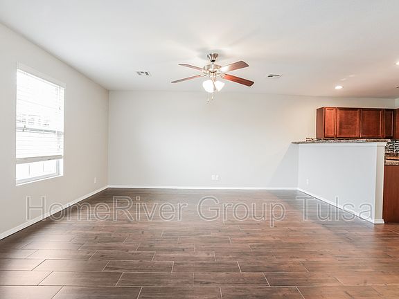 2nd image of 3406 E Gillette St