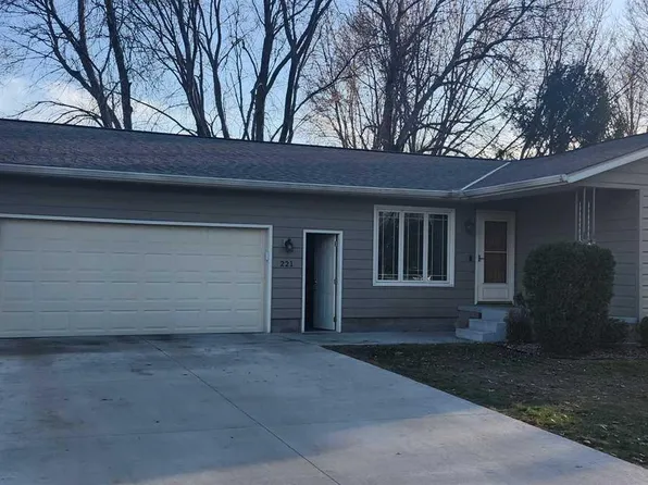 221 Connie Ln, Eagle Lake, MN 56024