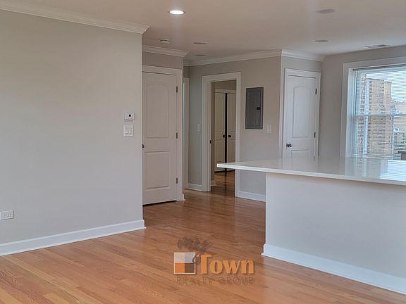 5th image of 2840 W Arthur Ave #2W