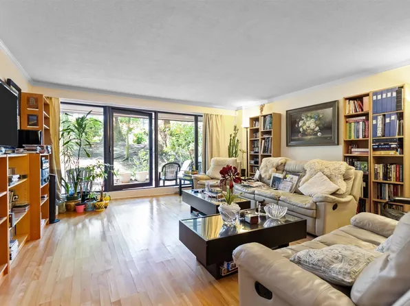 1425 Lameys Mill Rd #10, Vancouver, BC V6H 3W2